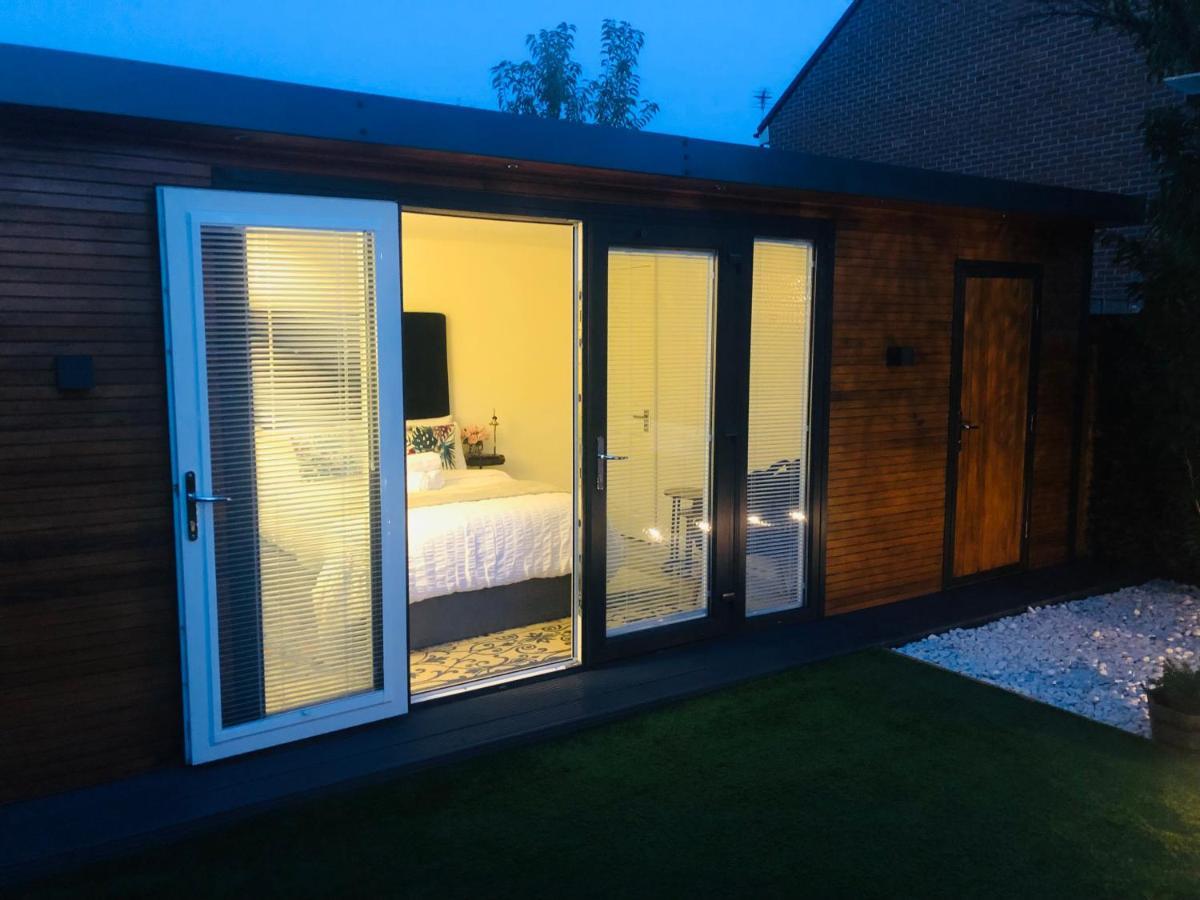 Meezee Pearl Double Bed Lodge With Free Parking Salford  Exteriér fotografie