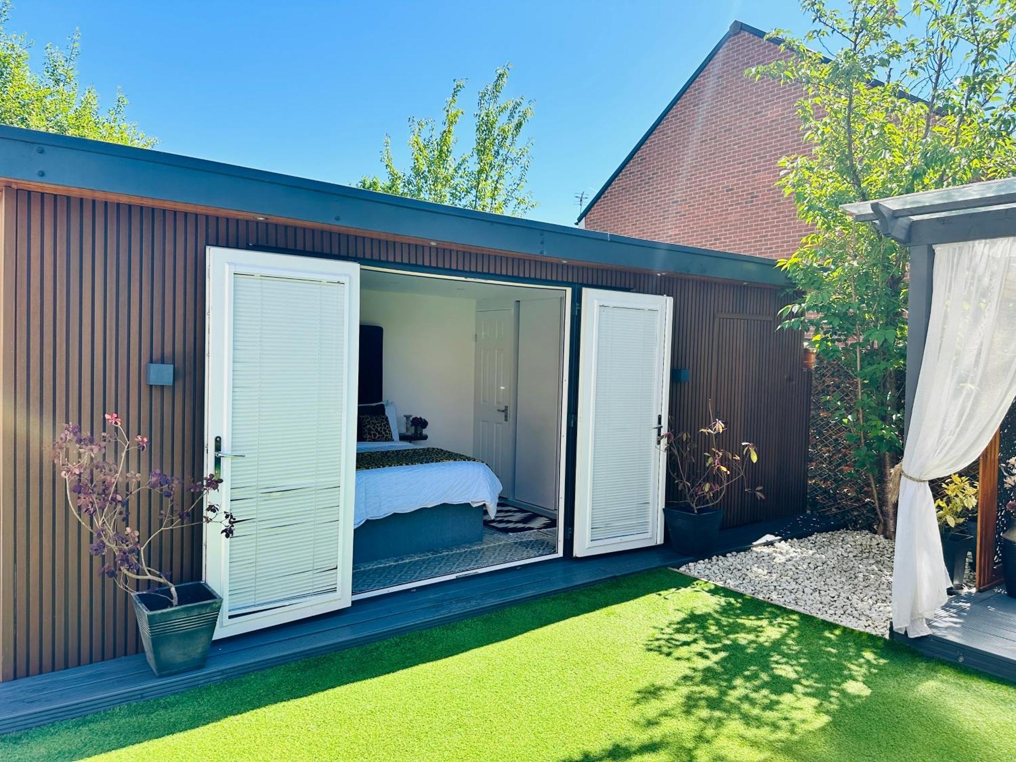 Meezee Pearl Double Bed Lodge With Free Parking Salford  Exteriér fotografie